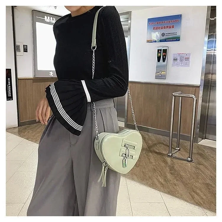 Gothic Heart Shaped Blade Zipper Chain Bag EG0446 11 Gothic Heart Shaped Blade Zipper Chain Bag EG0446 - Image 11