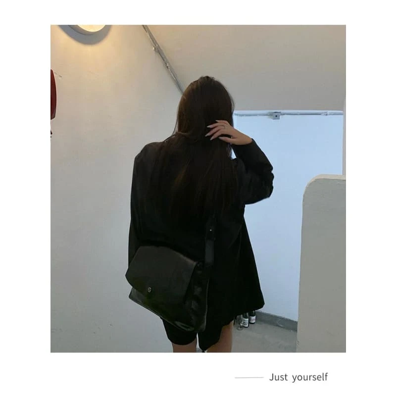 Korean Fashion Black Loose Blazer & Black Shorts TK020 4 Korean Fashion Black Loose Blazer & Black Shorts TK020 - Image 4