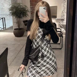 Pure Color Hollow Out Round Neck Short Sweatshirt EG0530 -EgrilDoll Fashion Outlet Store pure color hollow out round neck short sweatshirt eg0530 441