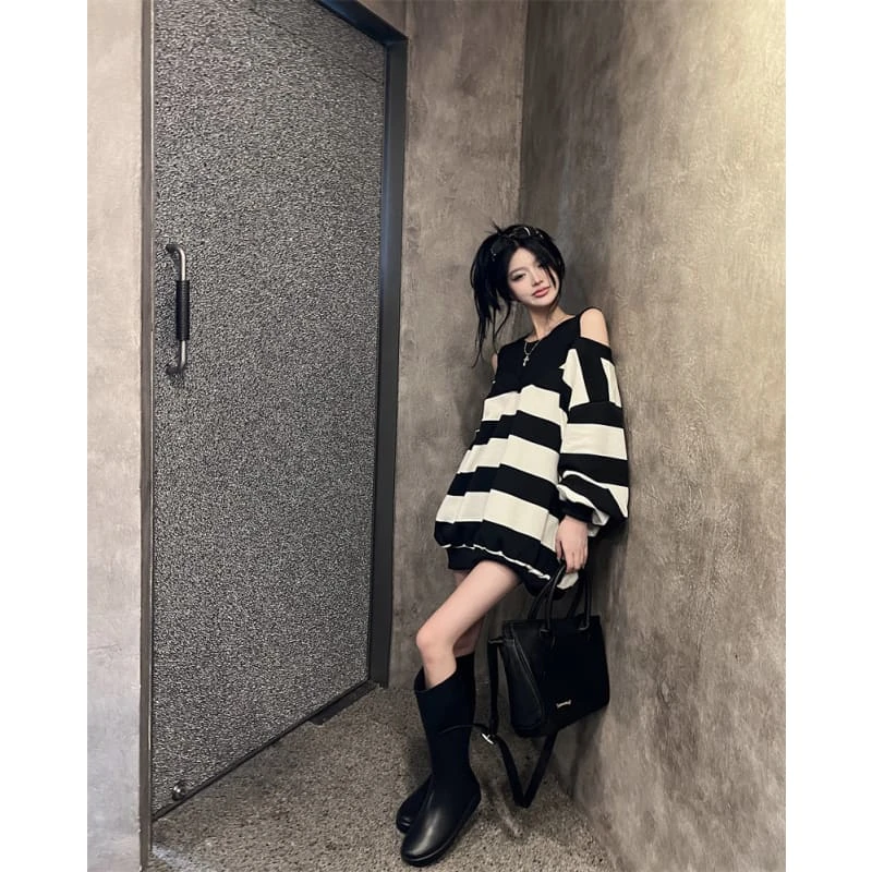 Stripe Open Shoulder Loose Sweatshirt SP18345 3 Stripe Open Shoulder Loose Sweatshirt SP18345 - Image 3